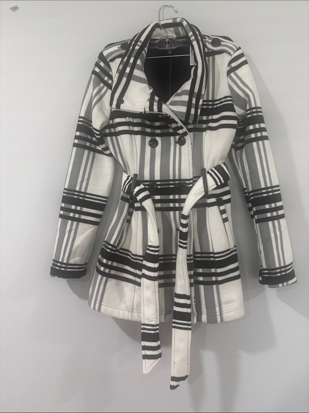 BCX BLACK & WHiTE PLAID TRENCH COAT WITH BELT SIZE /S